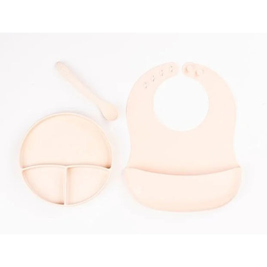 Krem Rengi 3’lü Silikon Yemek Seti – Önlük + Diş Kaşıyıcılı Kaşık + Vakumlu Tabak