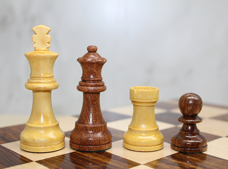 Özel Vernikli Mıknatıs Taşlı Ahşap Katlanabilir Kutulu Satranç Oyunu 17.5 Cm