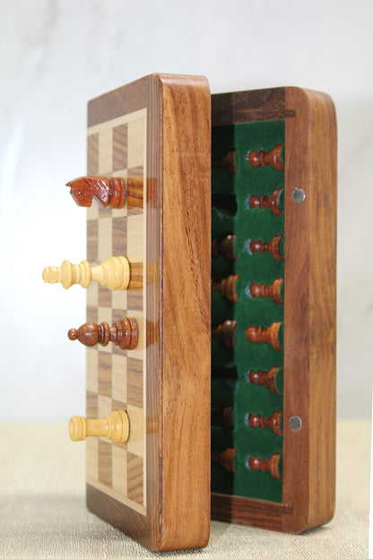 Özel Vernikli Mıknatıs Taşlı Ahşap Katlanabilir Kutulu Satranç Oyunu 17.5 Cm