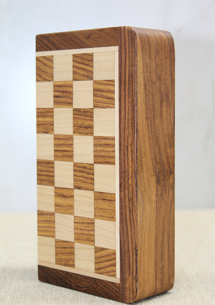 Özel Vernikli Mıknatıs Taşlı Ahşap Katlanabilir Kutulu Satranç Oyunu 25 Cm